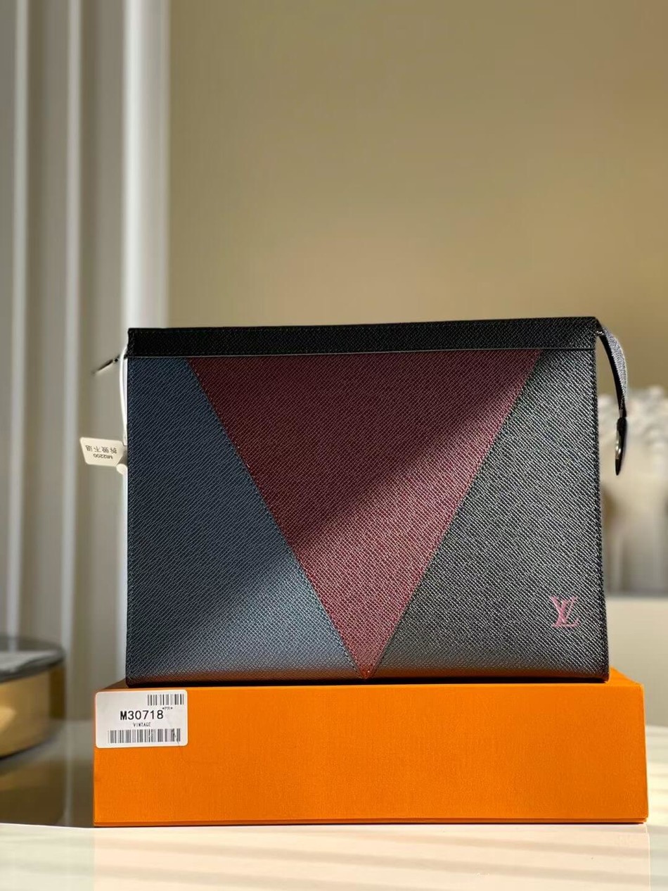 Louis Vuitton Pochette Voyage Clutch M30718