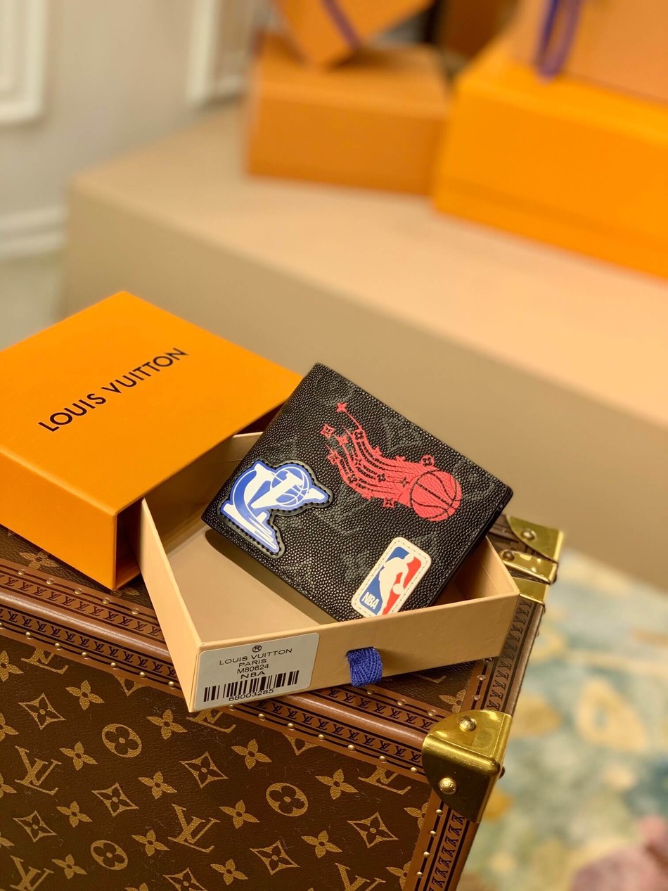 Louis Vuitton x NBA Multiple Wallet M80624