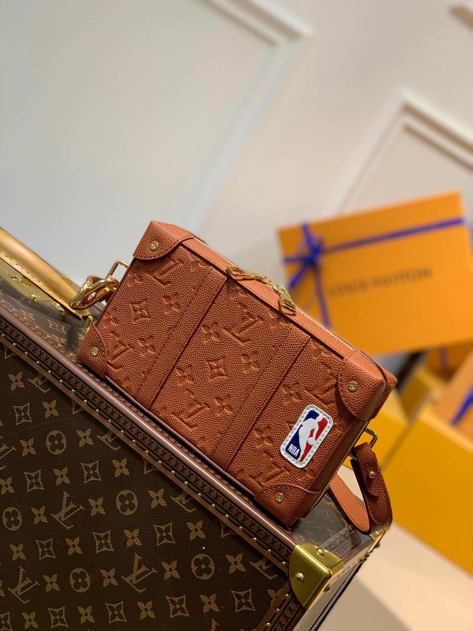 Louis Vuitton x NBA Soft Trunk Wearable Wallet M80549