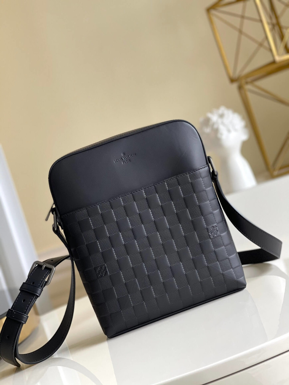 Louis Vuitton District Pochette Crossbody Bag N23355