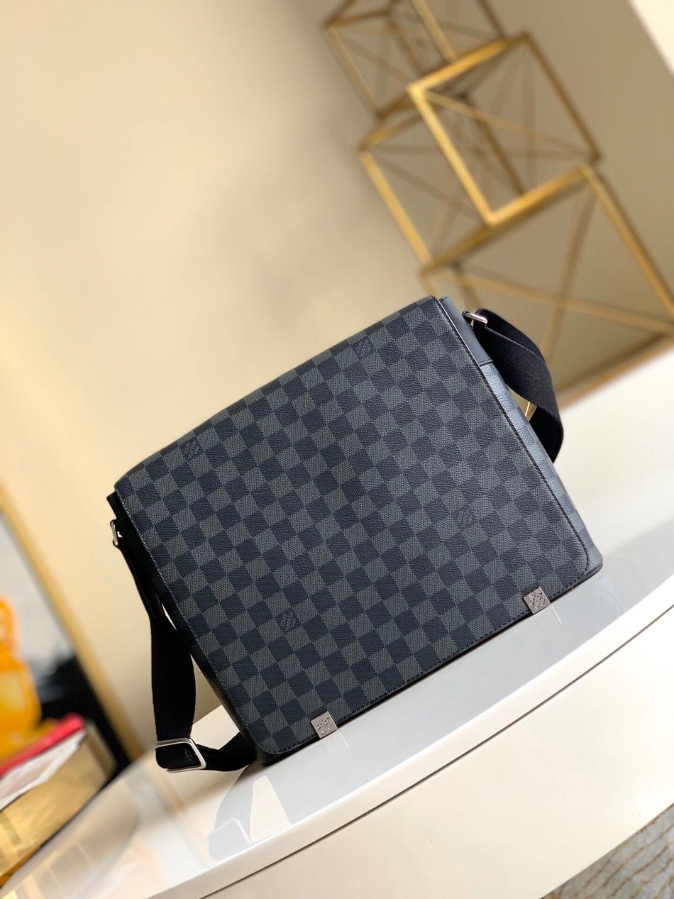 Louis Vuitton District MM messenger bag N41029