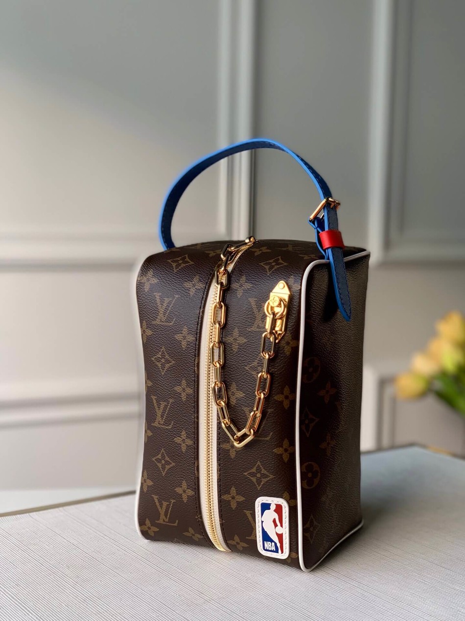 Louis Vuitton x NBA CLOAKROOM DOPP KIT M85149