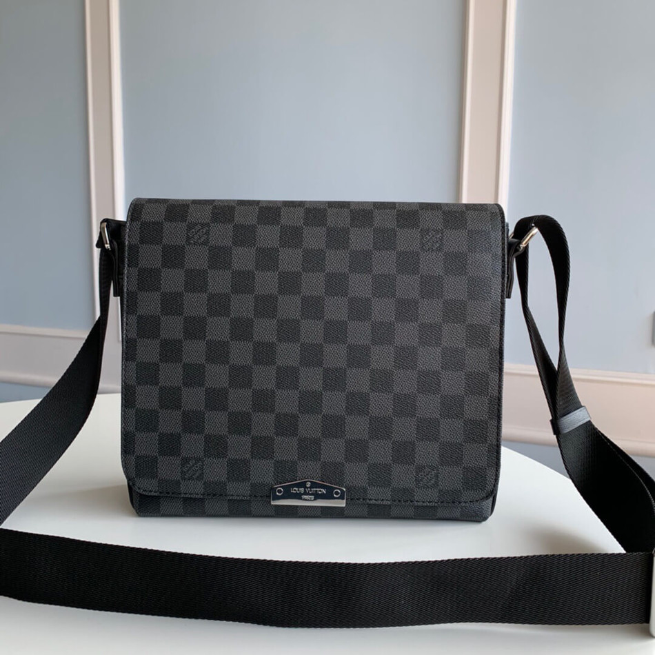 Louis Vuitton District Small Messenger Bag N40349