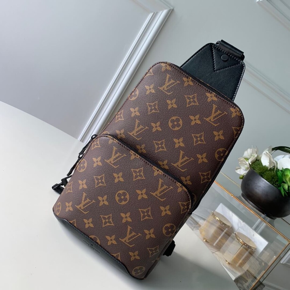 Louis Vuitton Avenue shoulder bag M41719