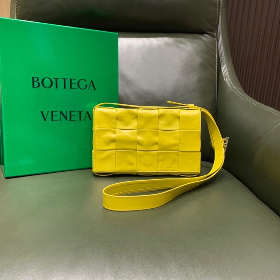 Bottega Veneta Cassette Oil Wax Leather Woven Five-Grid Rectangular Bag