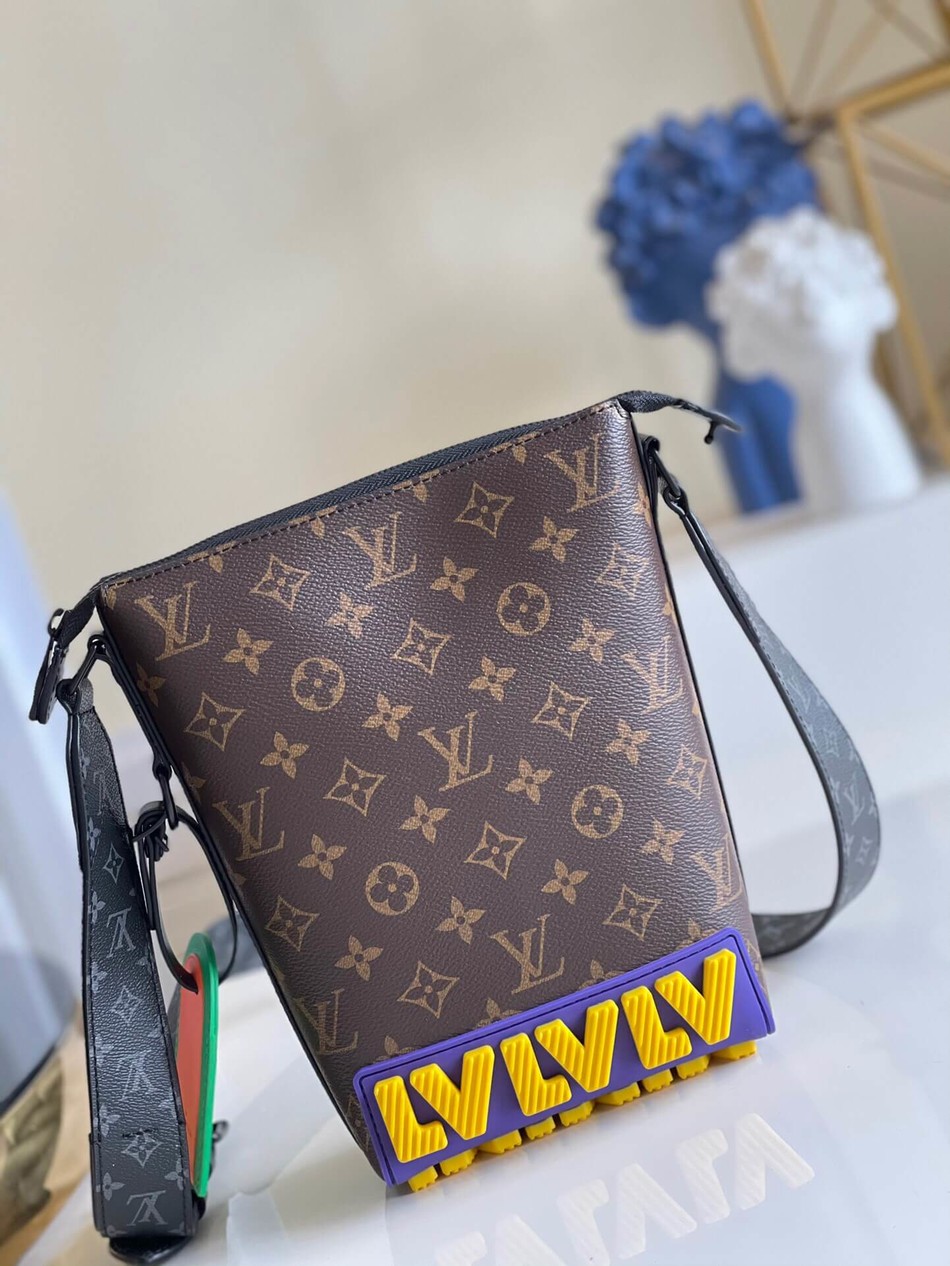 Louis Vuitton Cruiser Messenger messenger bag M57966