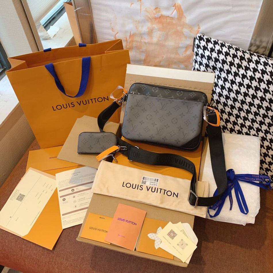 Louis Vuitton Trio Bag three-in-one men s messenger bag M69443