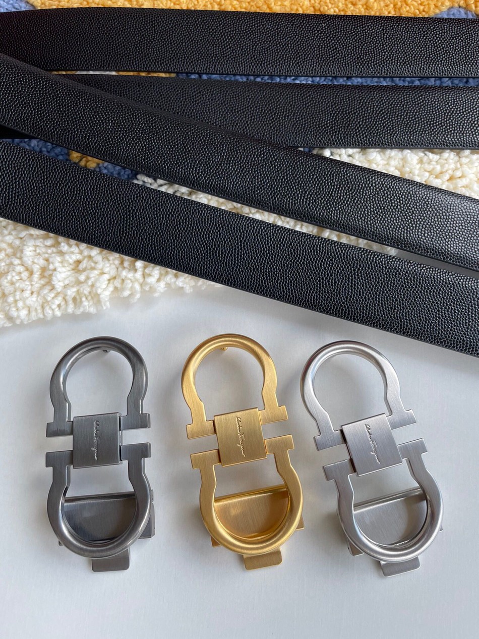 Reversible leather belt with Ferragamo metal buckle