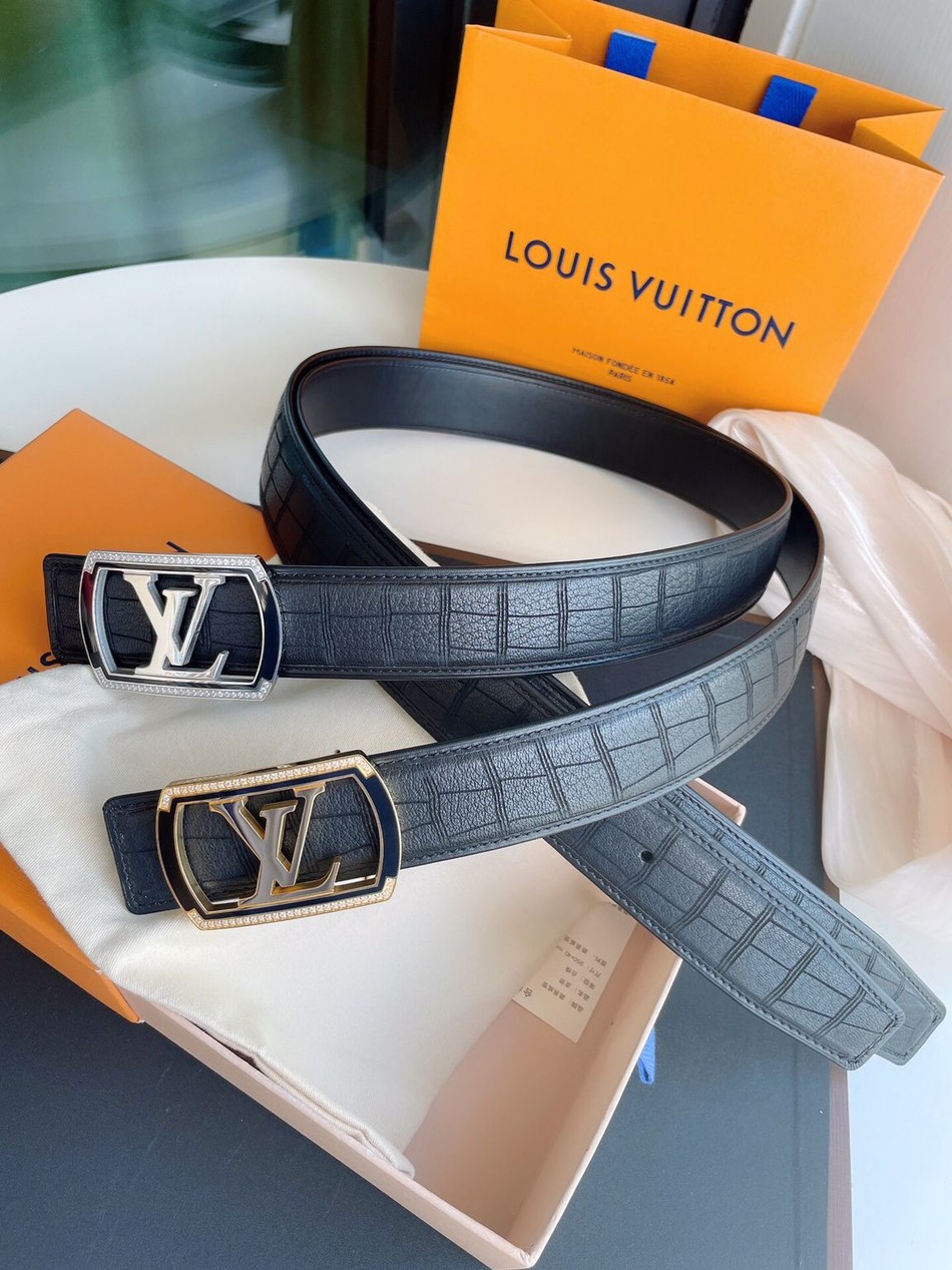 Louis Vuitton uses scarce deerskin inlaid 4.0cm belt
