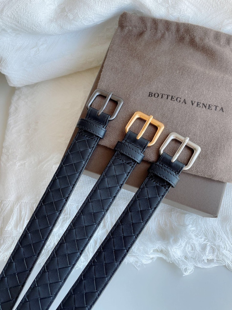 Bottega Veneta leather hand-woven craftsmanship women s BV boutique belt