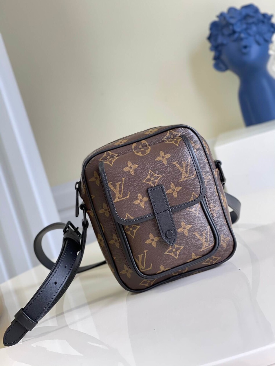Louis Vuitton Christopher Wearable Wallet Camera Bag M69404