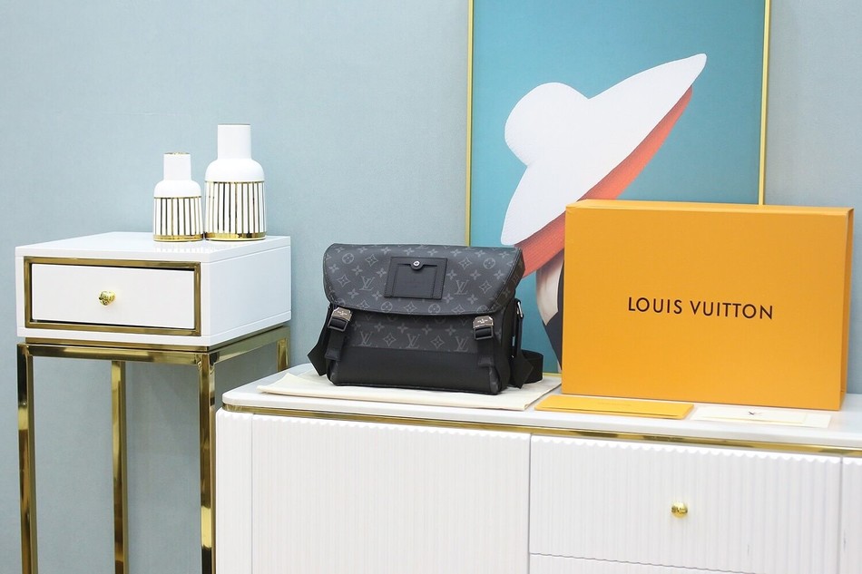 Louis Vuitton Messenger PM Voyager Messenger Bag M40511