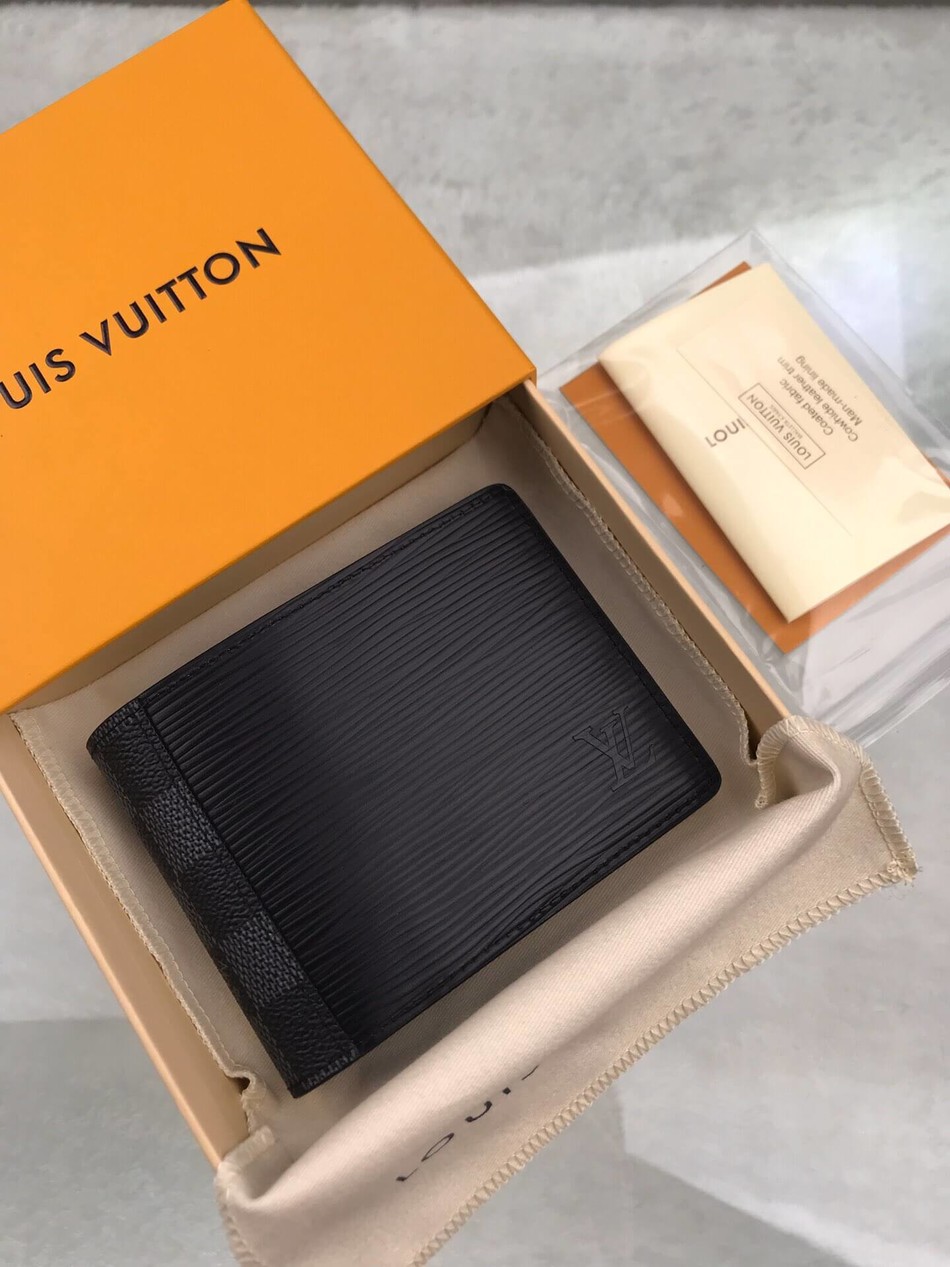 Louis Vuitton Multiple Wallet M67896