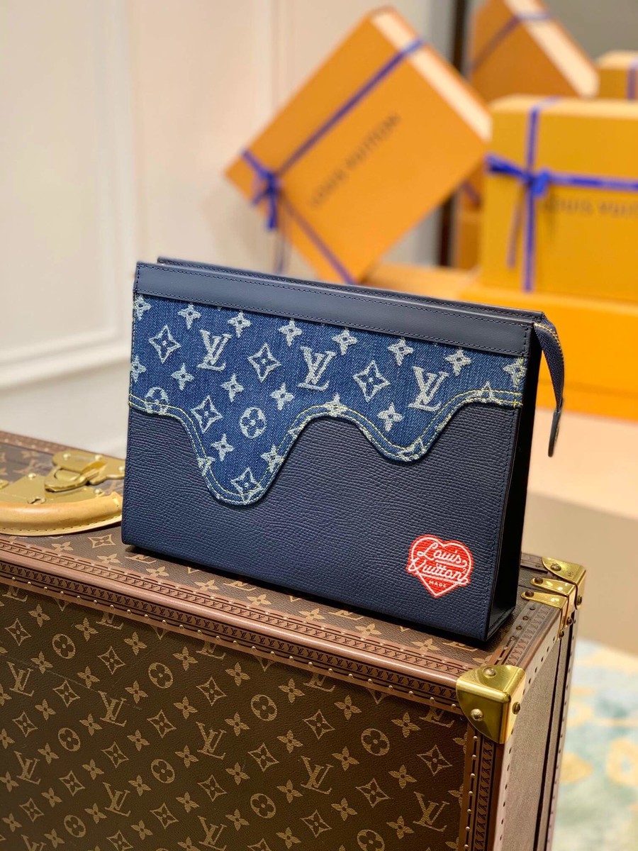 Louis Vuitton Pochette Voyage Clutch M45961