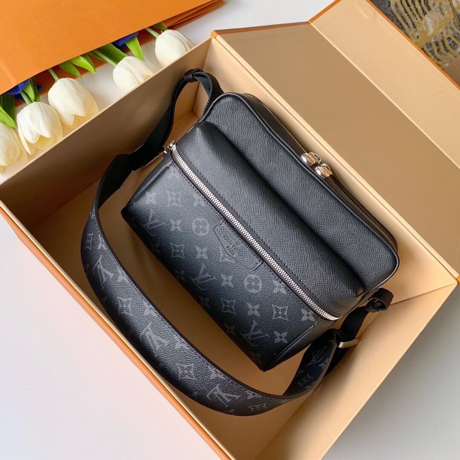 Louis Vuitton Outdoor messenger bag M30233