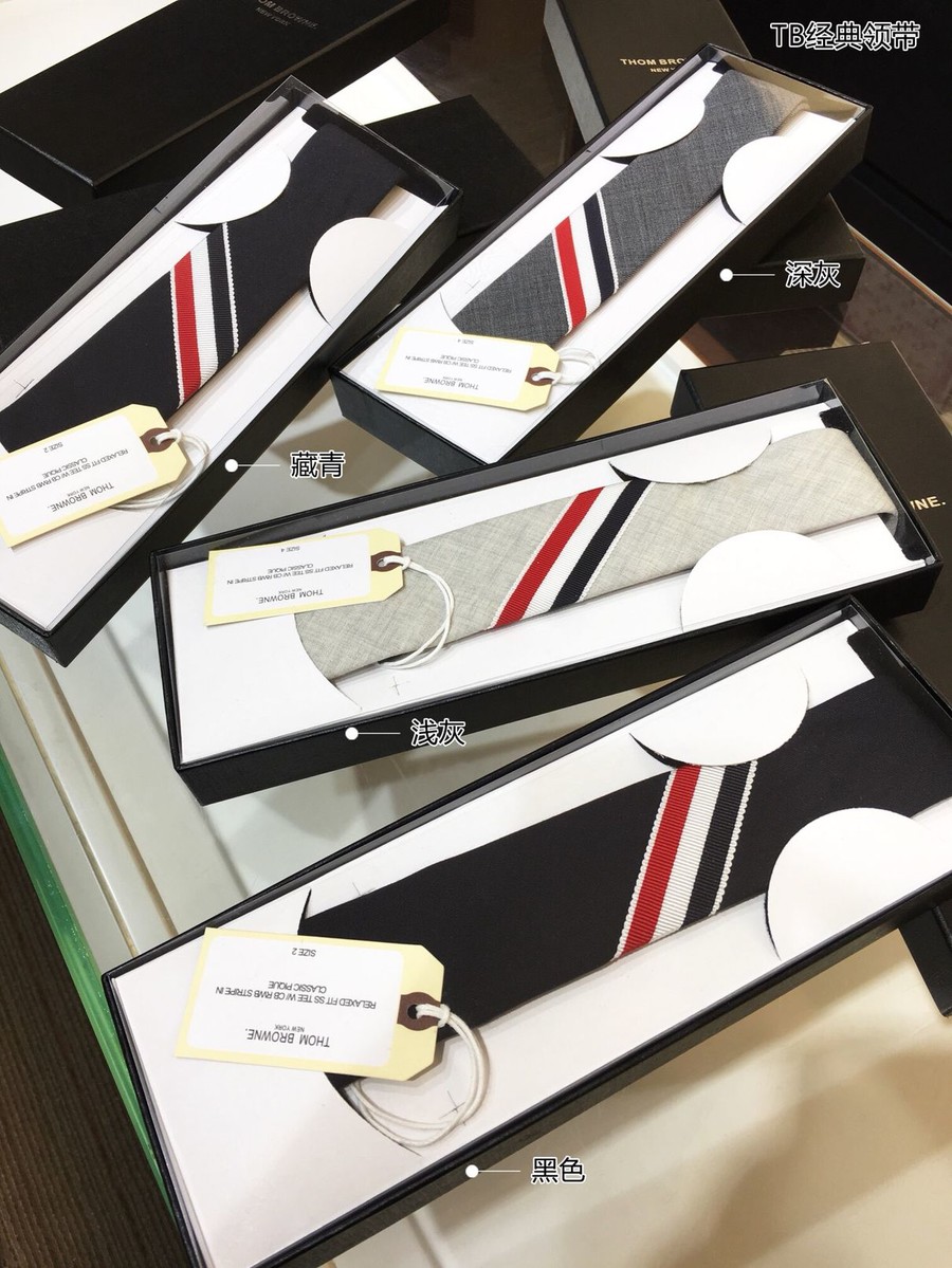 Burberry 100% top wool TB classic tie