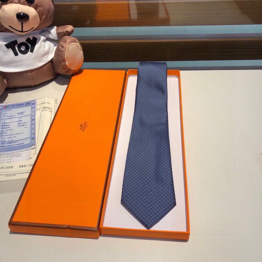 Hermes 100% top twill silk H polka dot tie