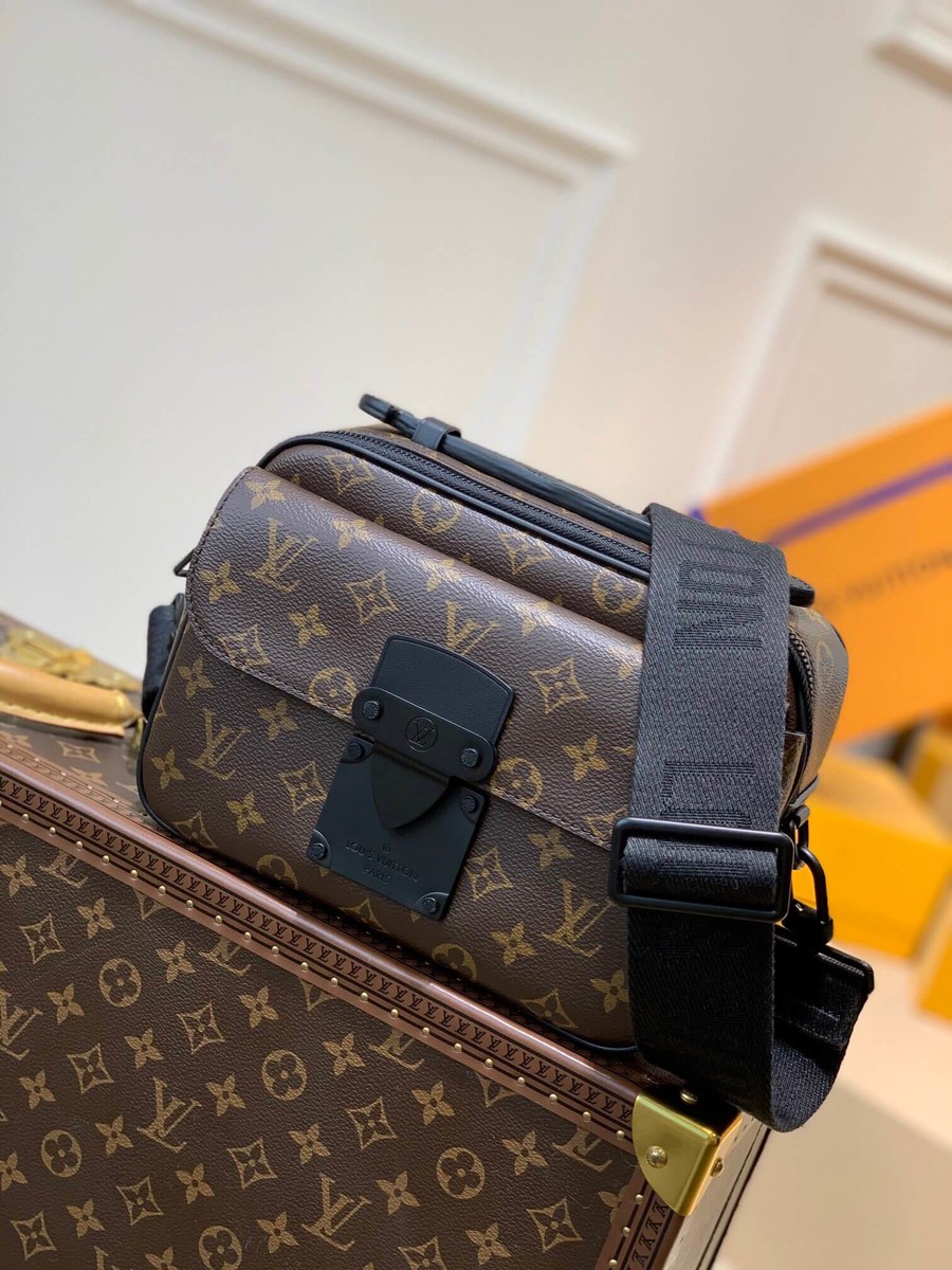 Louis Vuitton S Lock Messenger M45806 black