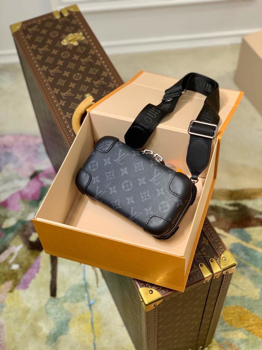 Louis Vuitton Horizon Clutch M45579