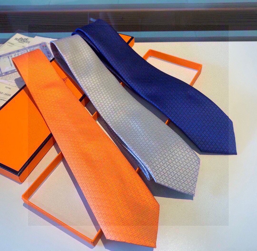 Hermes 100% top twill silk H jacquard tie