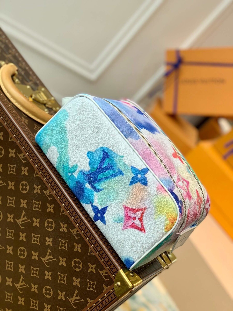 Louis Vuitton Dopp Kit M80500