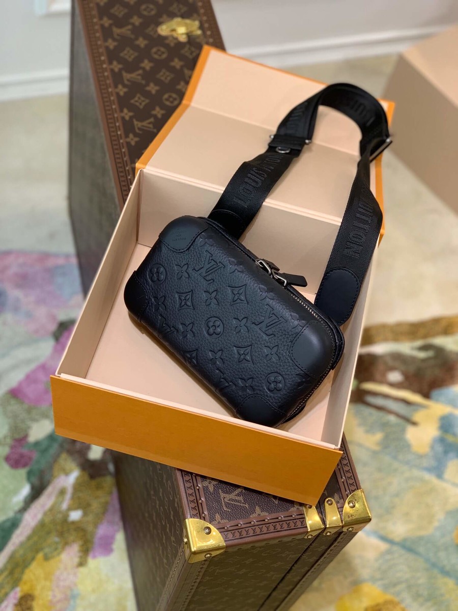 Louis Vuitton Horizon Clutch bag M20439