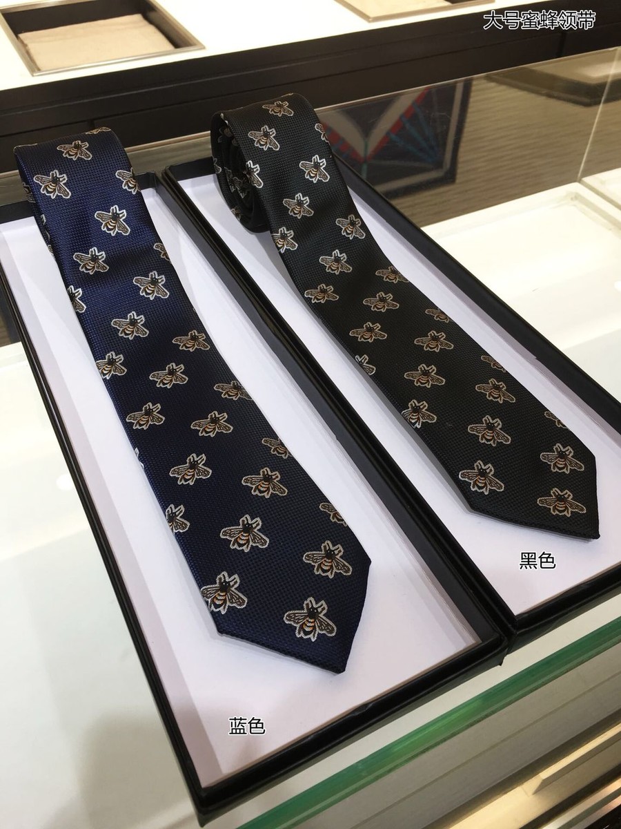 Gucci Jacquard silk large bee tie