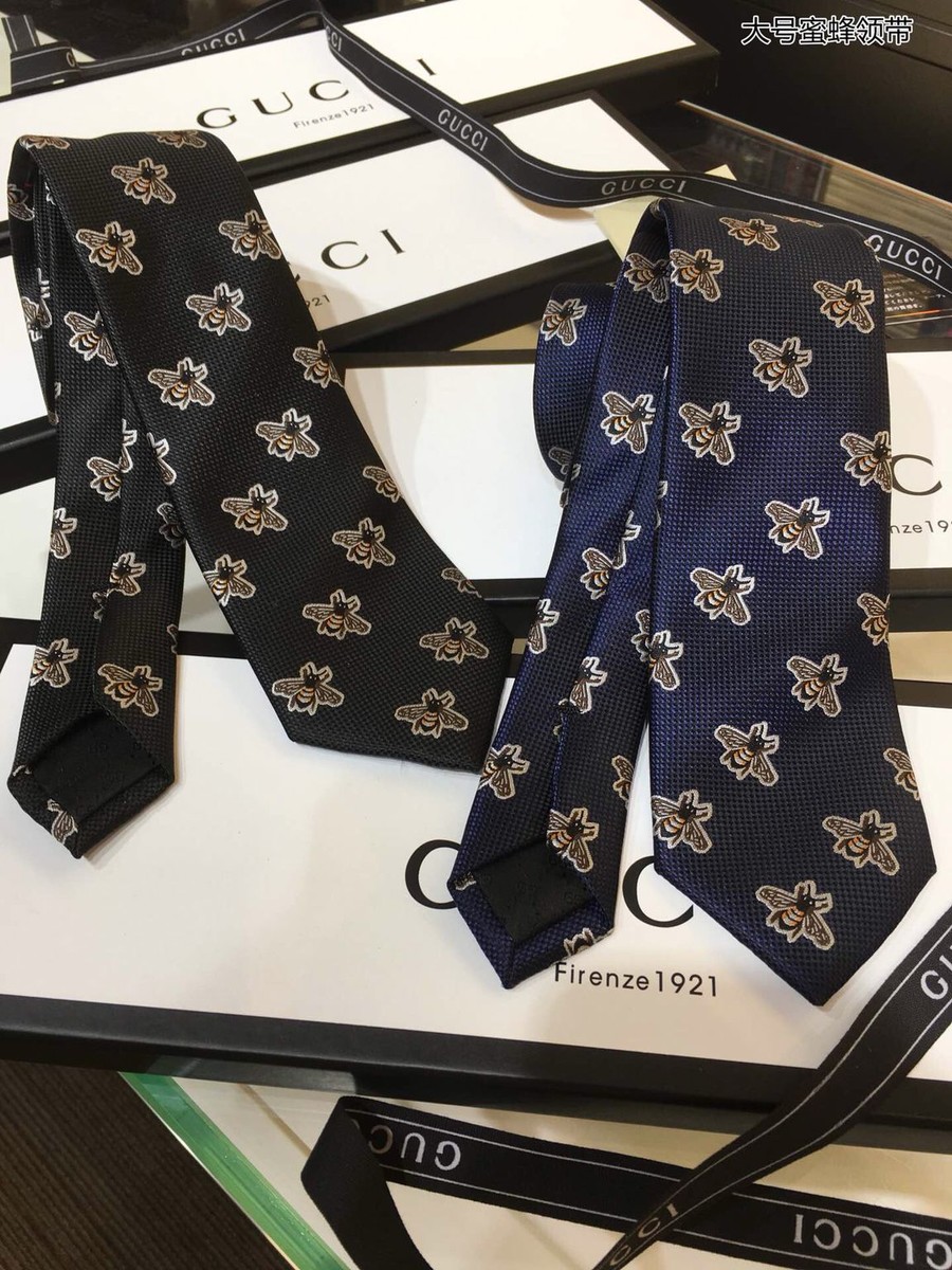 Gucci Jacquard silk large bee tie