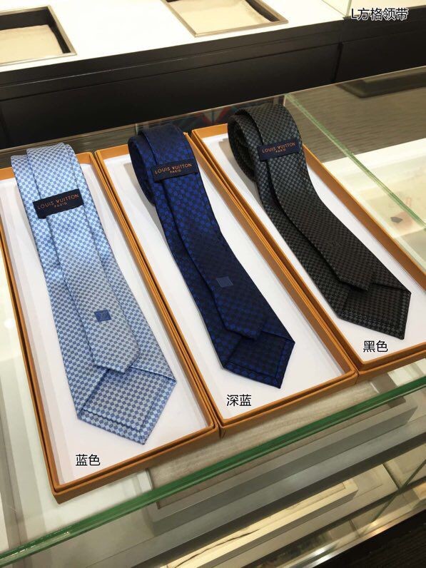 Louis Vuitton L checkered tie in jacquard silk