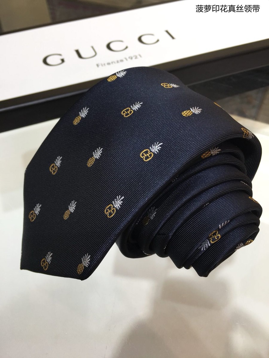 Gucci Jacquard silk pineapple print silk tie