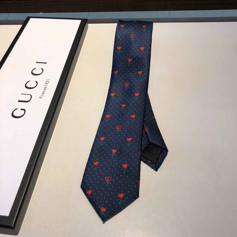 Gucci GG logo to create a silk tie with a mini floral pattern