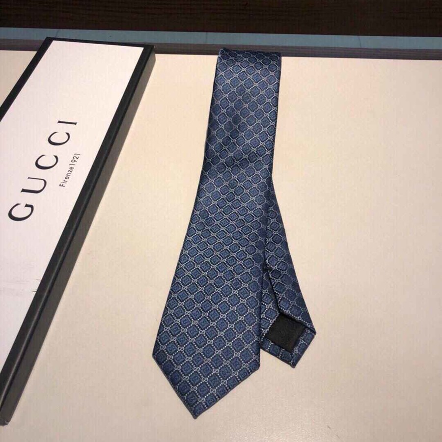 Gucci Three-dimensional effect geometric rhombus silk tie