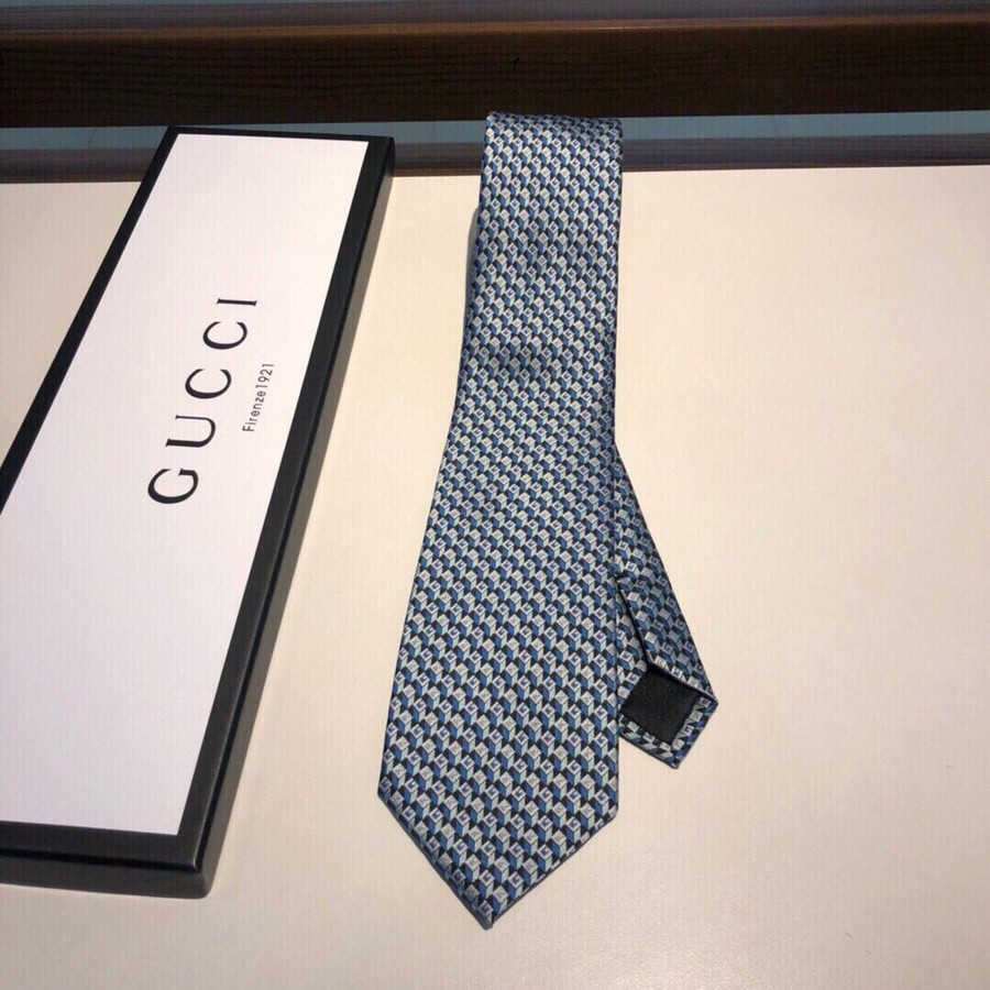 Gucci Three-dimensional G print embellished geometric pattern silk tie