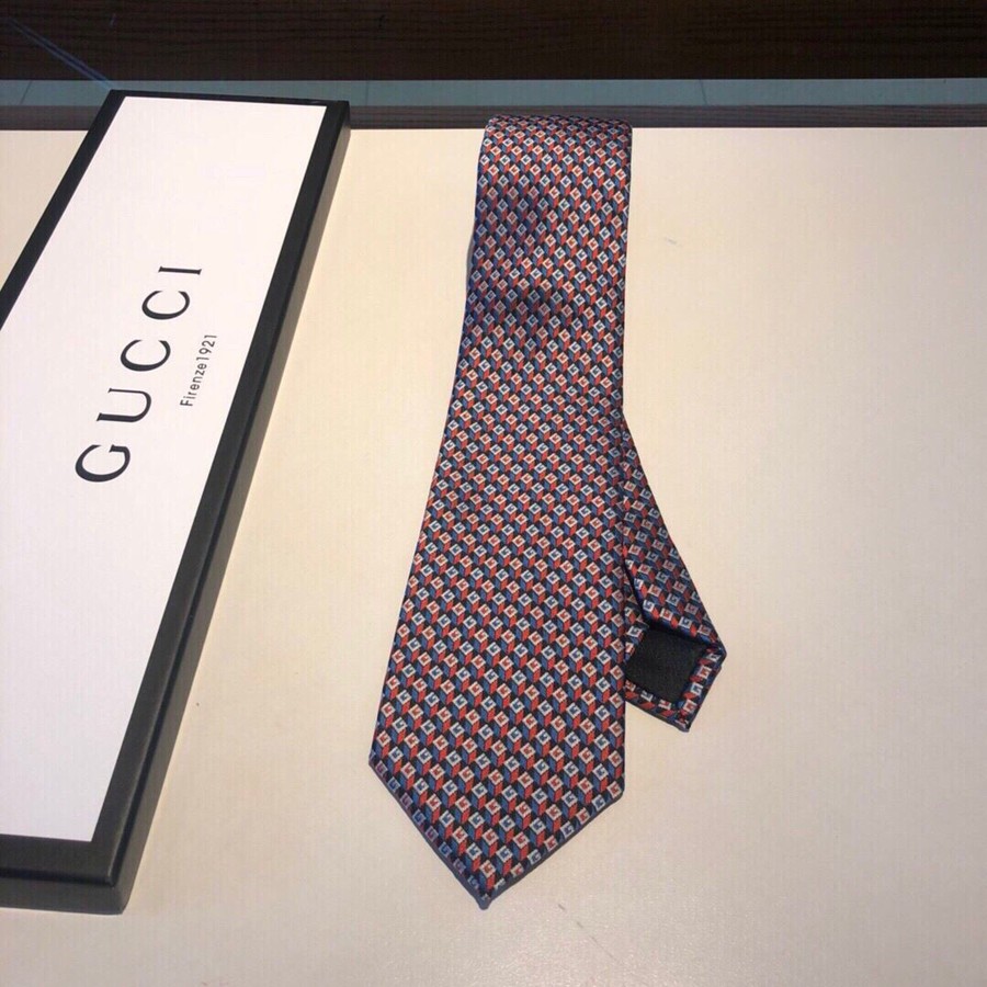 Gucci Three-dimensional G print embellished geometric pattern silk tie