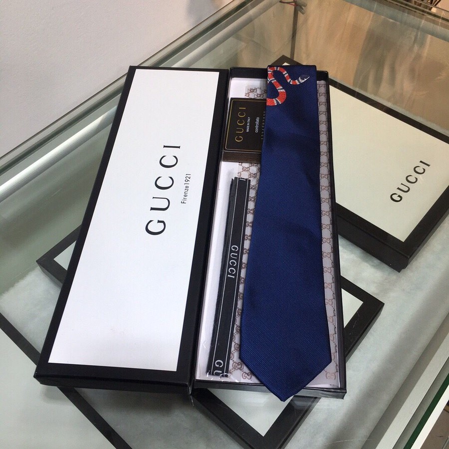 Gucci Jacquard silk snake men s tie