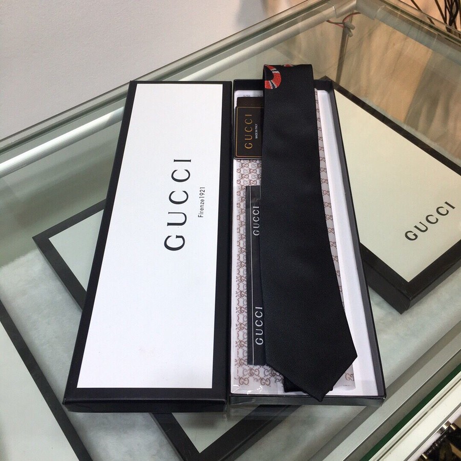 Gucci Jacquard silk snake men s tie