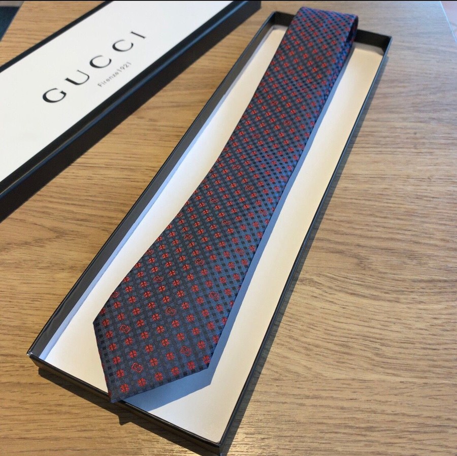 Gucci Classic silk tie with clover GG pattern