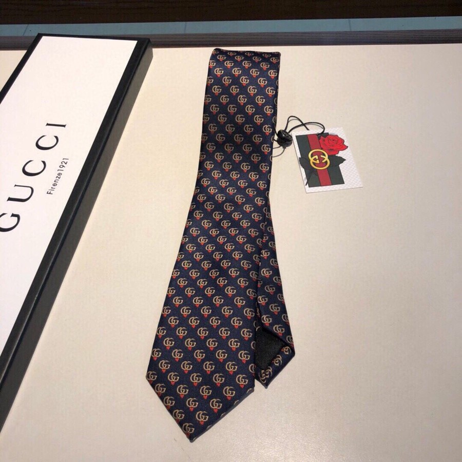 Gucci Red heart + iconic GG pattern silk tie