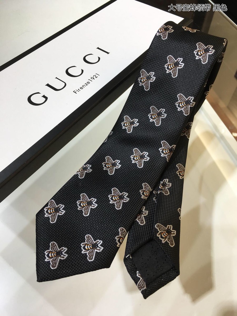 Gucci Jacquard silk large bee tie