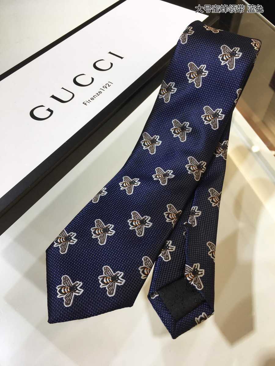 Gucci Jacquard silk large bee tie