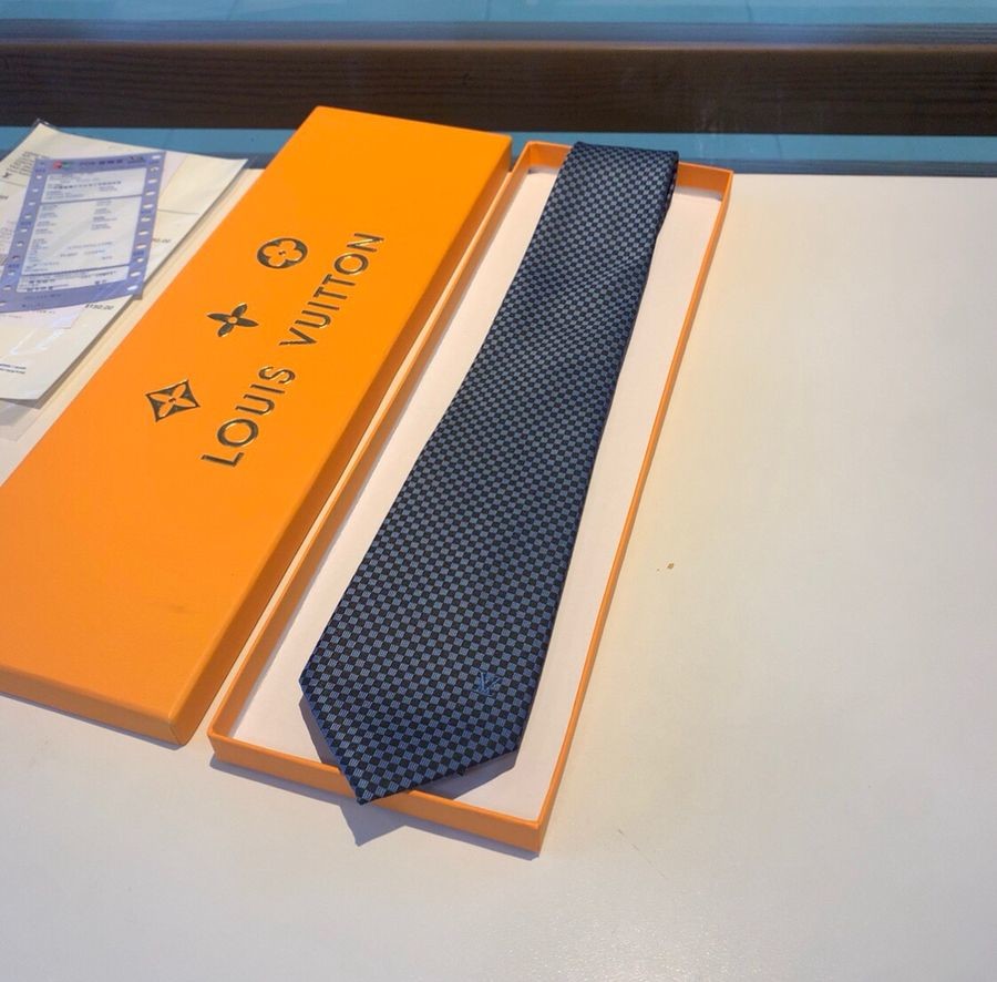 Louis Vuitton Damier s 100% silk classic tie