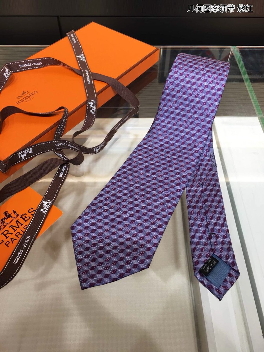 Hermes Twill silk geometric pattern tie