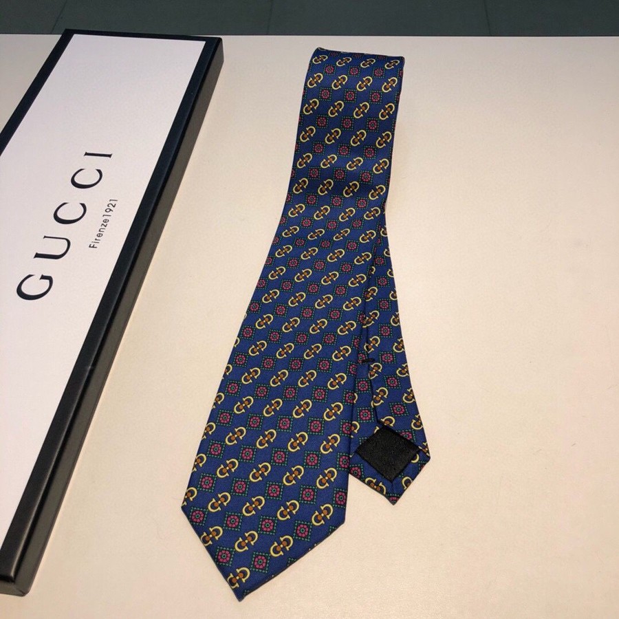 Gucci Men s tie with horsebit motif